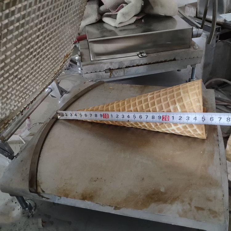 Multi-functional waffle ice cream cone machine for waffle biscuit and waffle cone 