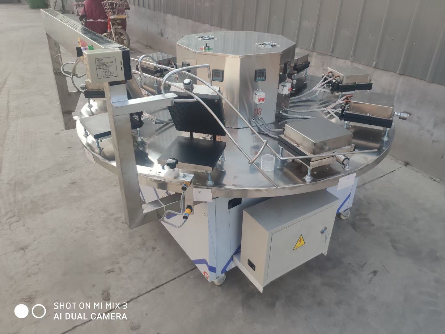 Ice cream cone making machine 