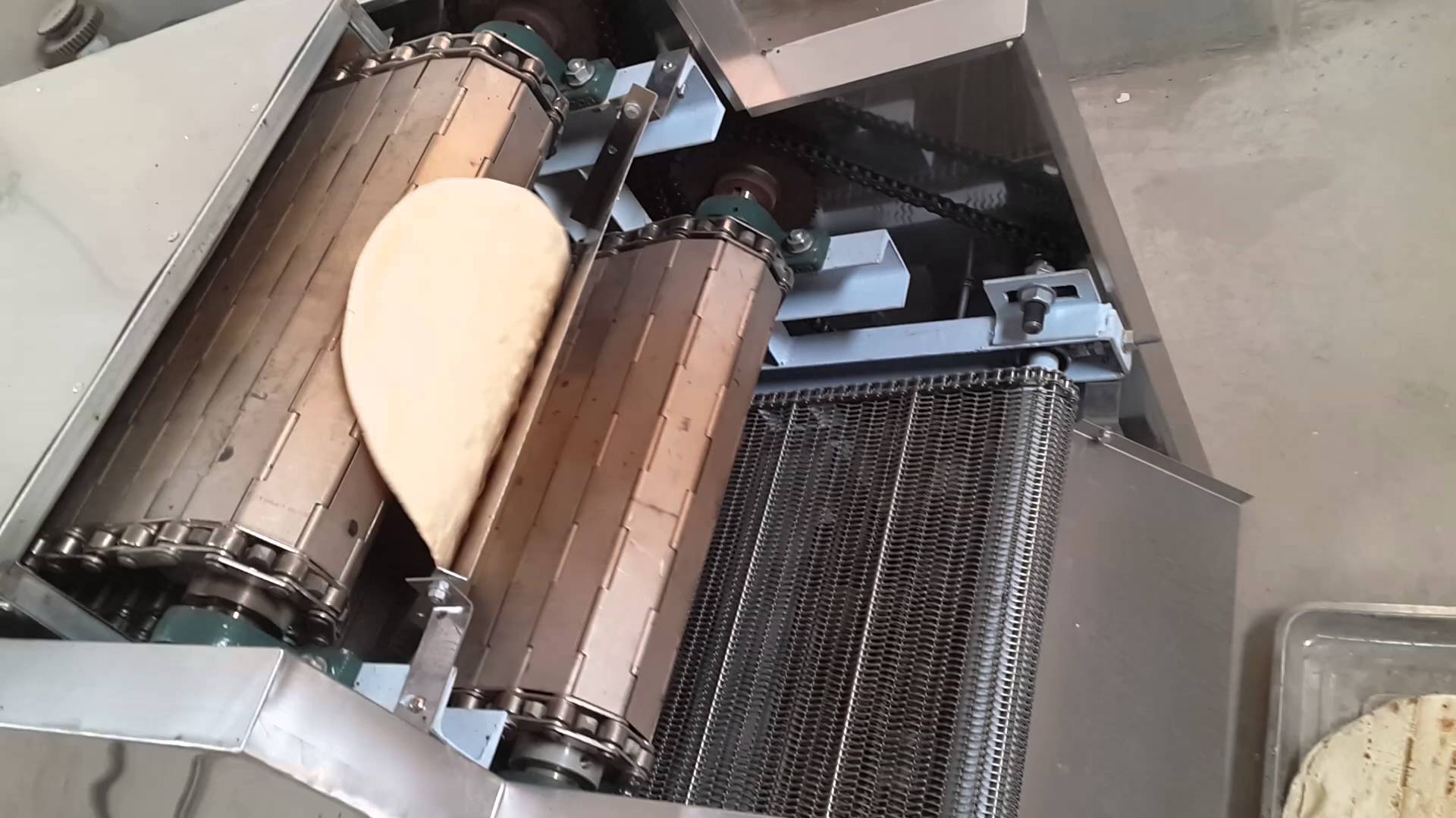 Arabic pita bread machine Roti bread making machine
