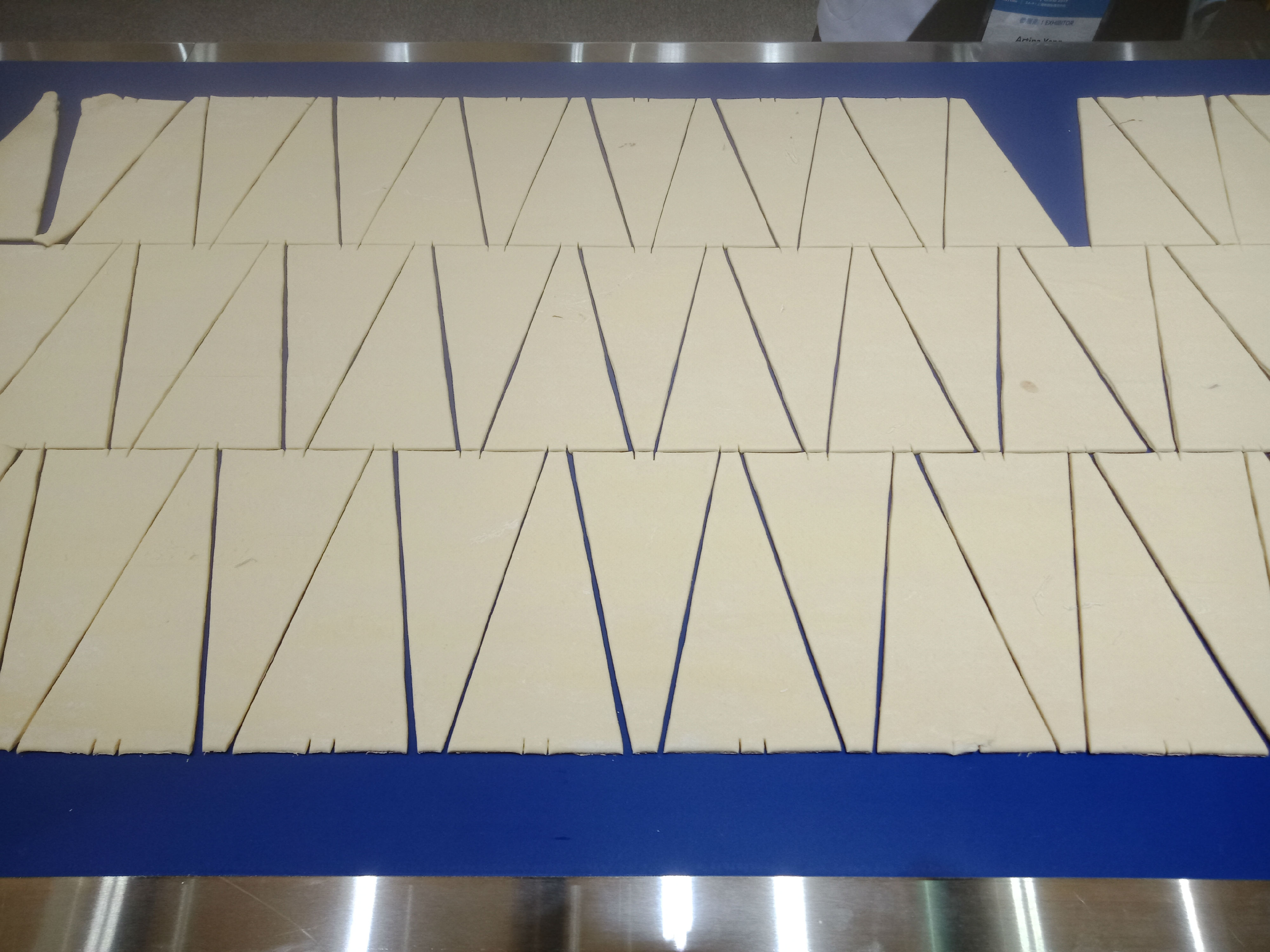 croissant cutting machine croissant cutting machine