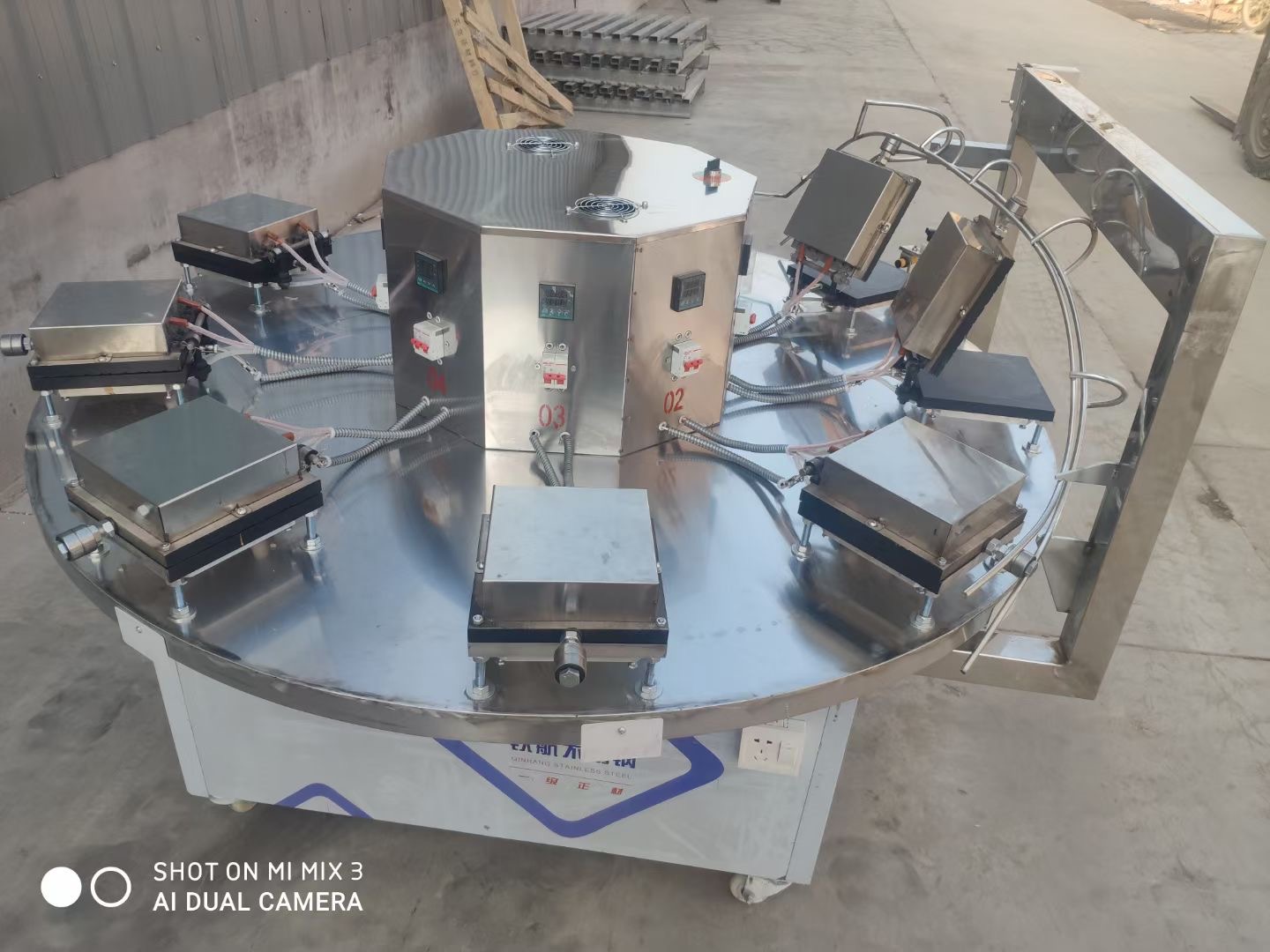 Wafer biscuit machine